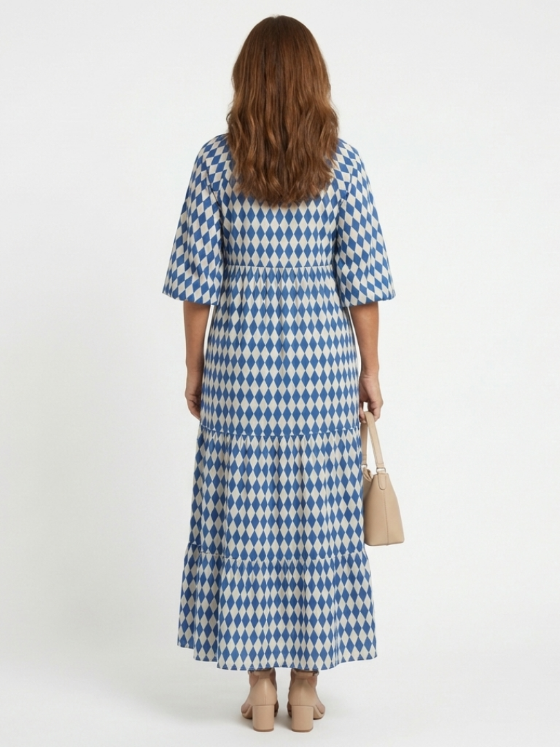 Elona | Vestido Midi Acampanado con Estampado de Diamantes