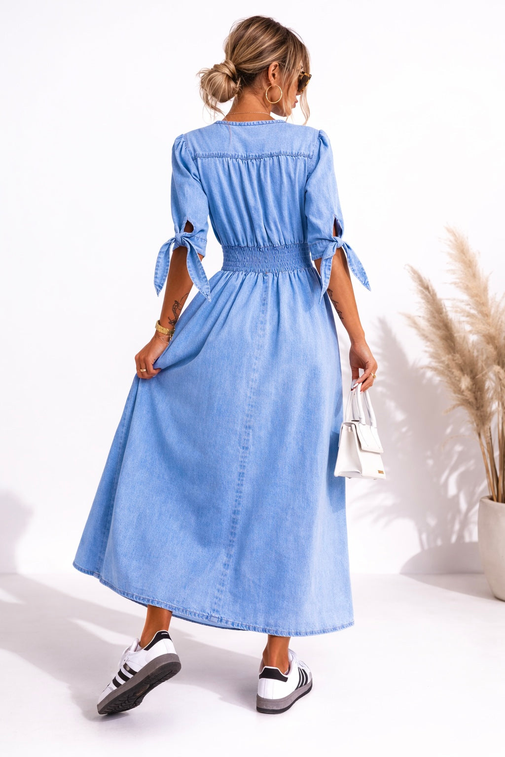 Clarina - Vestido con nudo y escote en v profundo