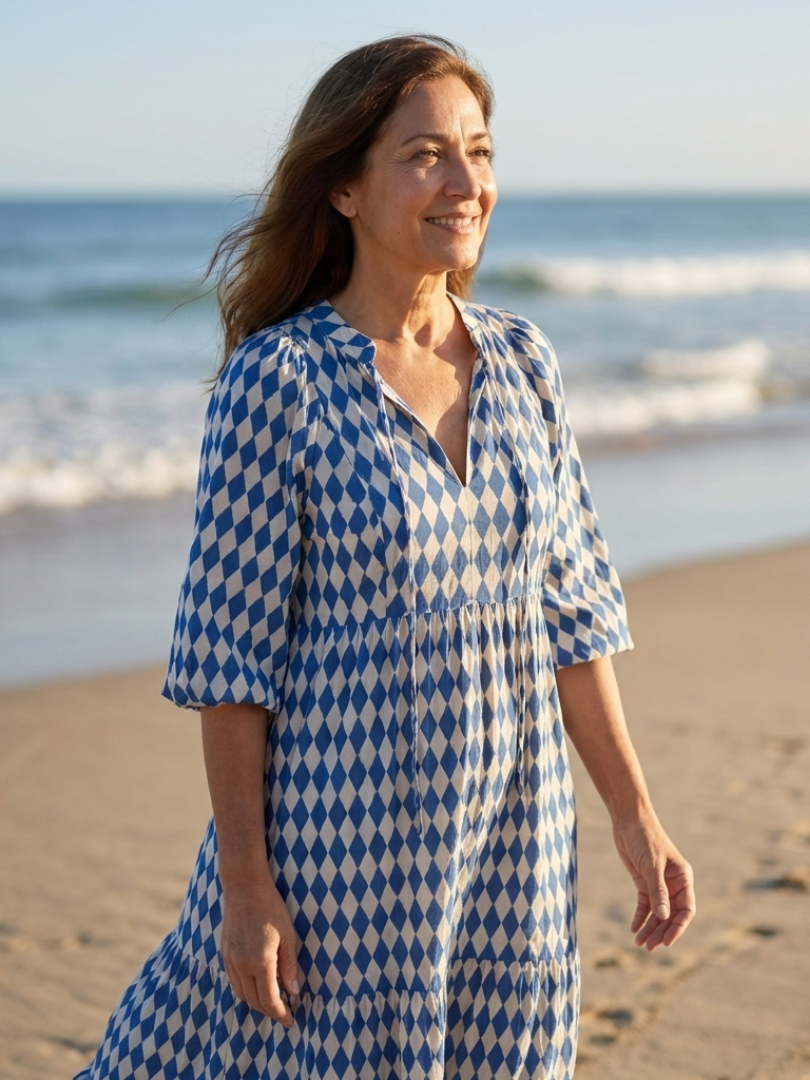 Elona | Vestido Midi Acampanado con Estampado de Diamantes