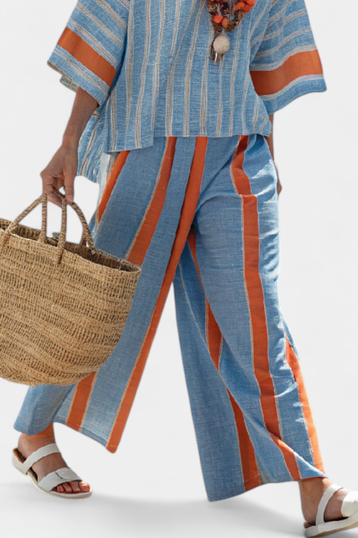 Valeria – top estriado terracota sofisticado y pantalones de lino