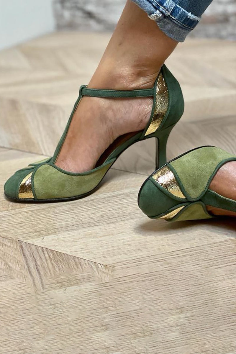Taviana | Zapatos de charol con tiras en T y punta cerrada
